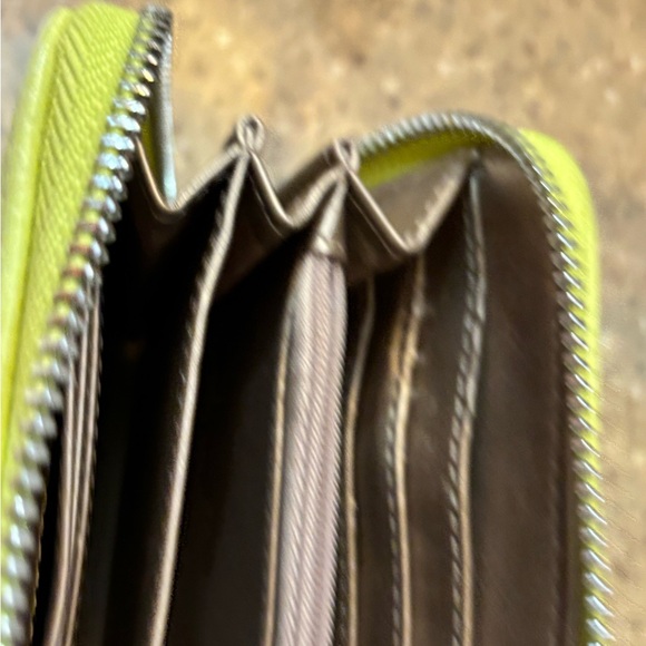 Green Leather Phone Case with Bow Clasp - Picture 3 of 5